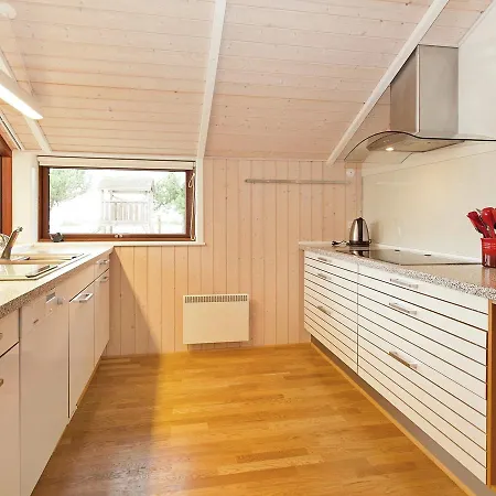 Hébergement de vacances Four-bedroom Holiday In 5