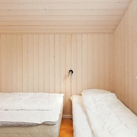 Four-bedroom Holiday In 5 Hébergement de vacances Ebeltoft