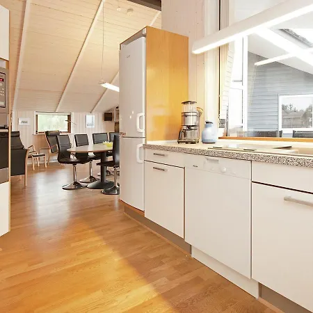 Four-bedroom Holiday In 5 Ebeltoft