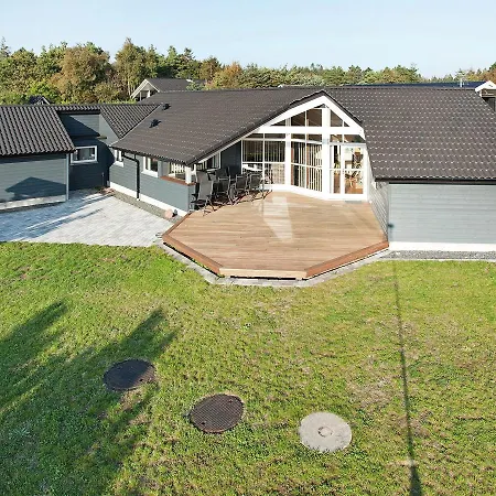 Four-bedroom Holiday In 5 Hébergement de vacances *