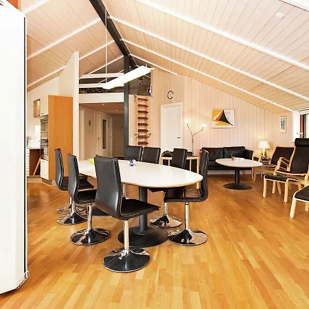 Four-bedroom Holiday In 5 Hébergement de vacances Ebeltoft