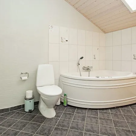 Four-bedroom Holiday In 5 Hébergement de vacances Ebeltoft