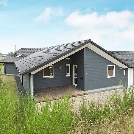 Four-bedroom Holiday In 5 *